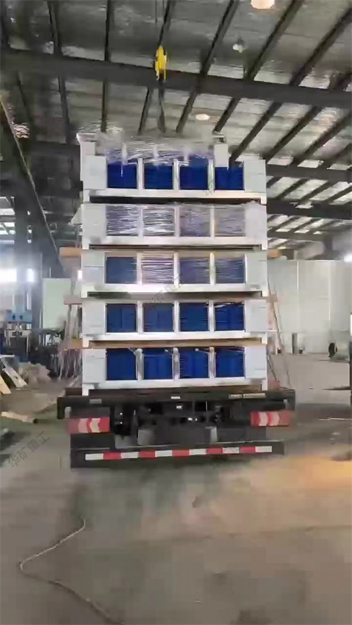 華礦集團(tuán)一批洗靴機(jī)發(fā)往河南