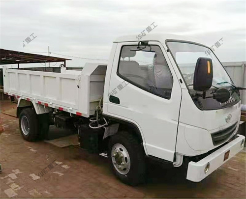 華礦集團(tuán)熱銷(xiāo)產(chǎn)品礦用無(wú)軌膠輪車(chē)發(fā)往貴州