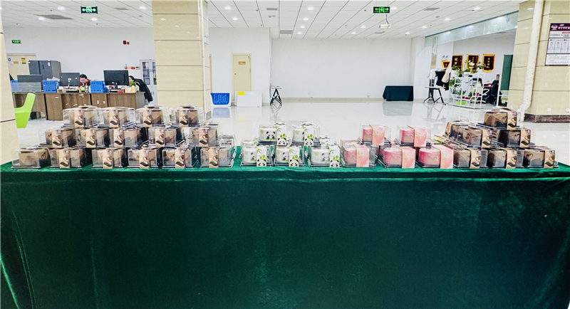 暖心驚喜季|華礦集團(tuán)為全體員工發(fā)放甜點禮盒