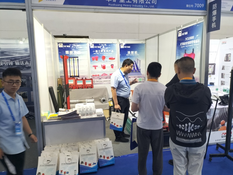 接待1_副本.jpg 接待1_副本.jpg